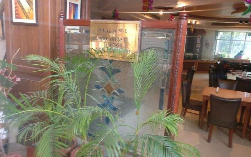 Hotel Raj Hans, Faridabad Exterior foto