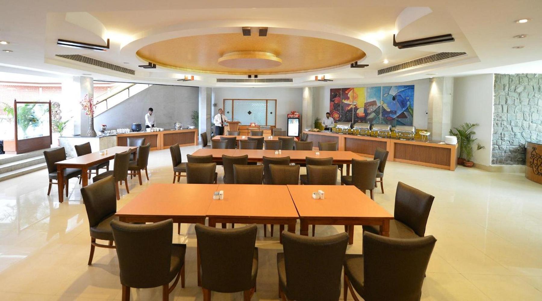 Hotel Raj Hans, Faridabad Exterior foto